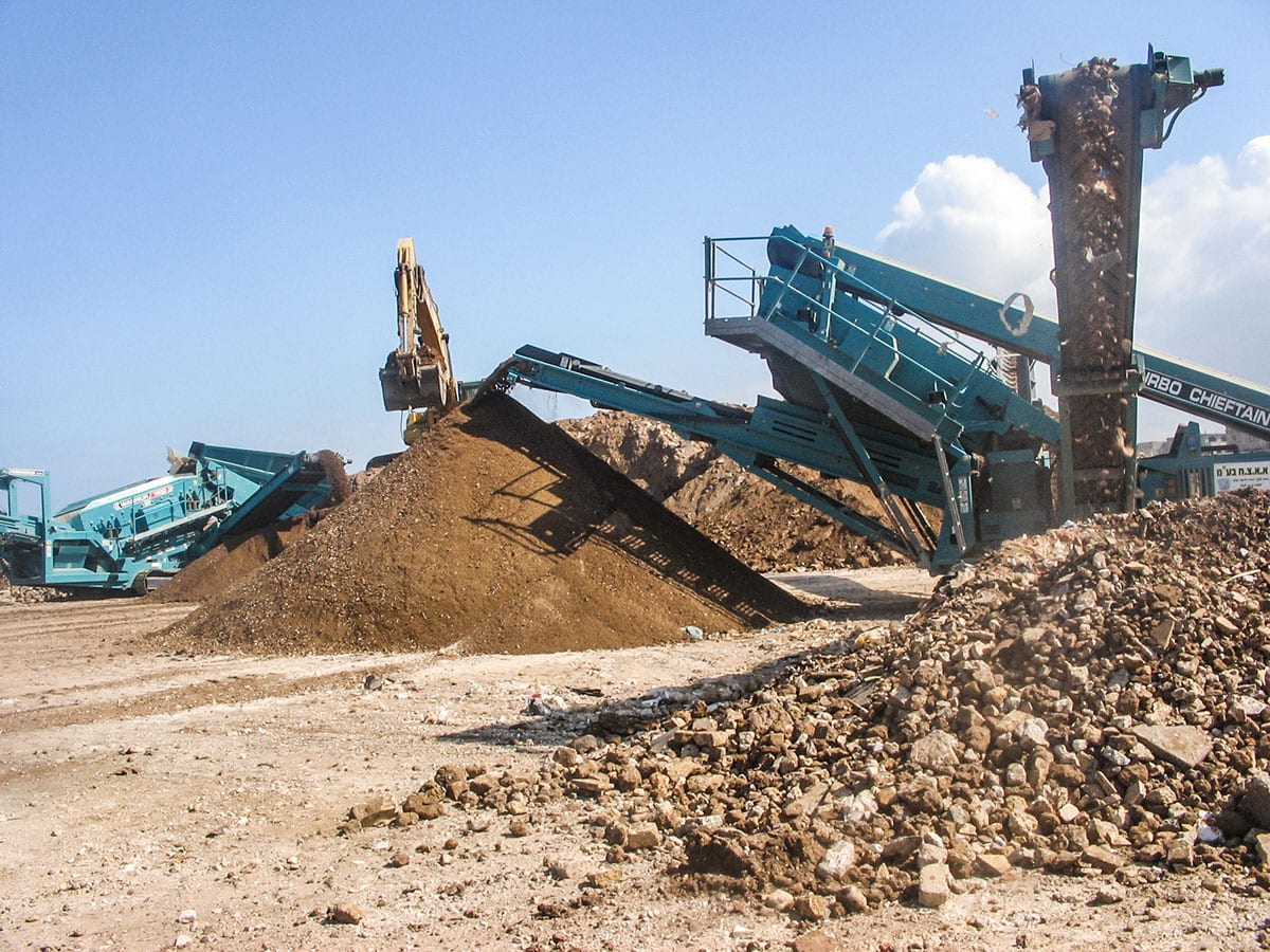 Read more about the article Recycling building waste at the Tayibe waste site