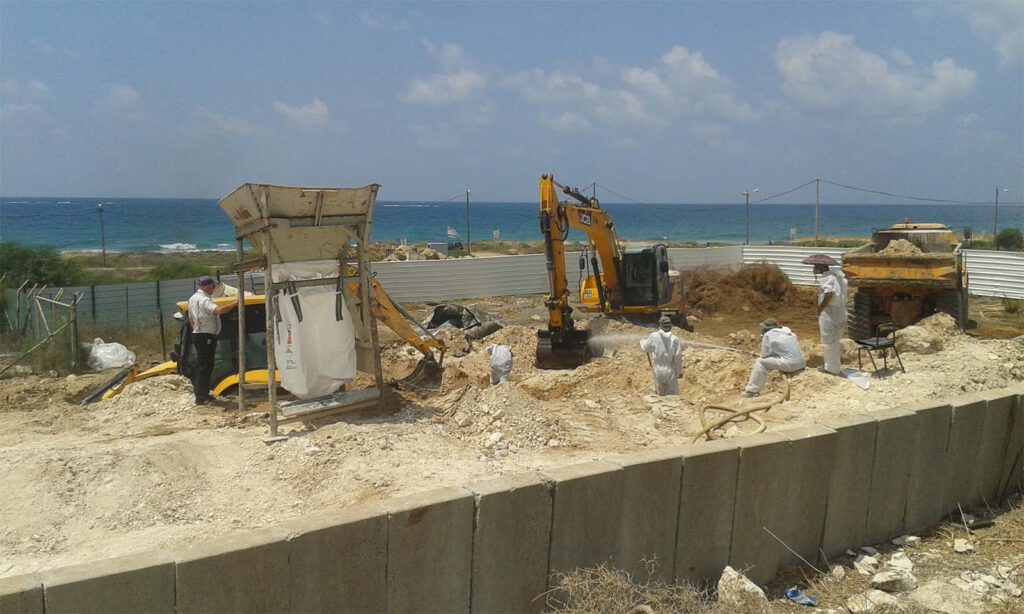 עבודות פינוי קרקע מזוהמת באסבסט – עבור איתנית מוצרי בניה בע"מ